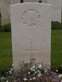 Etaples Military Cemetery - Cross, Frederick